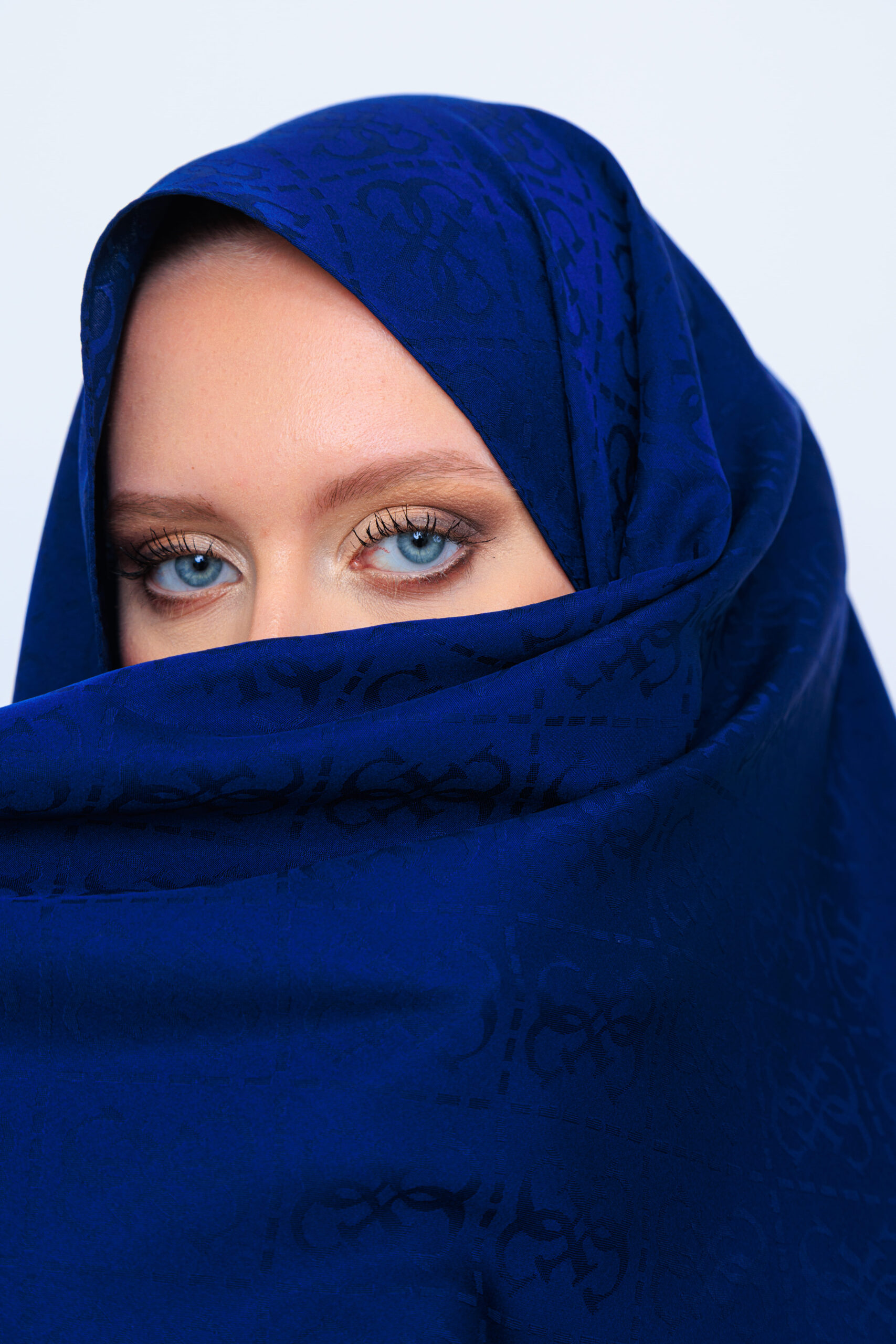 Guess Desen İpeksi Jakar Şal-75896- Saks - Görsel 2