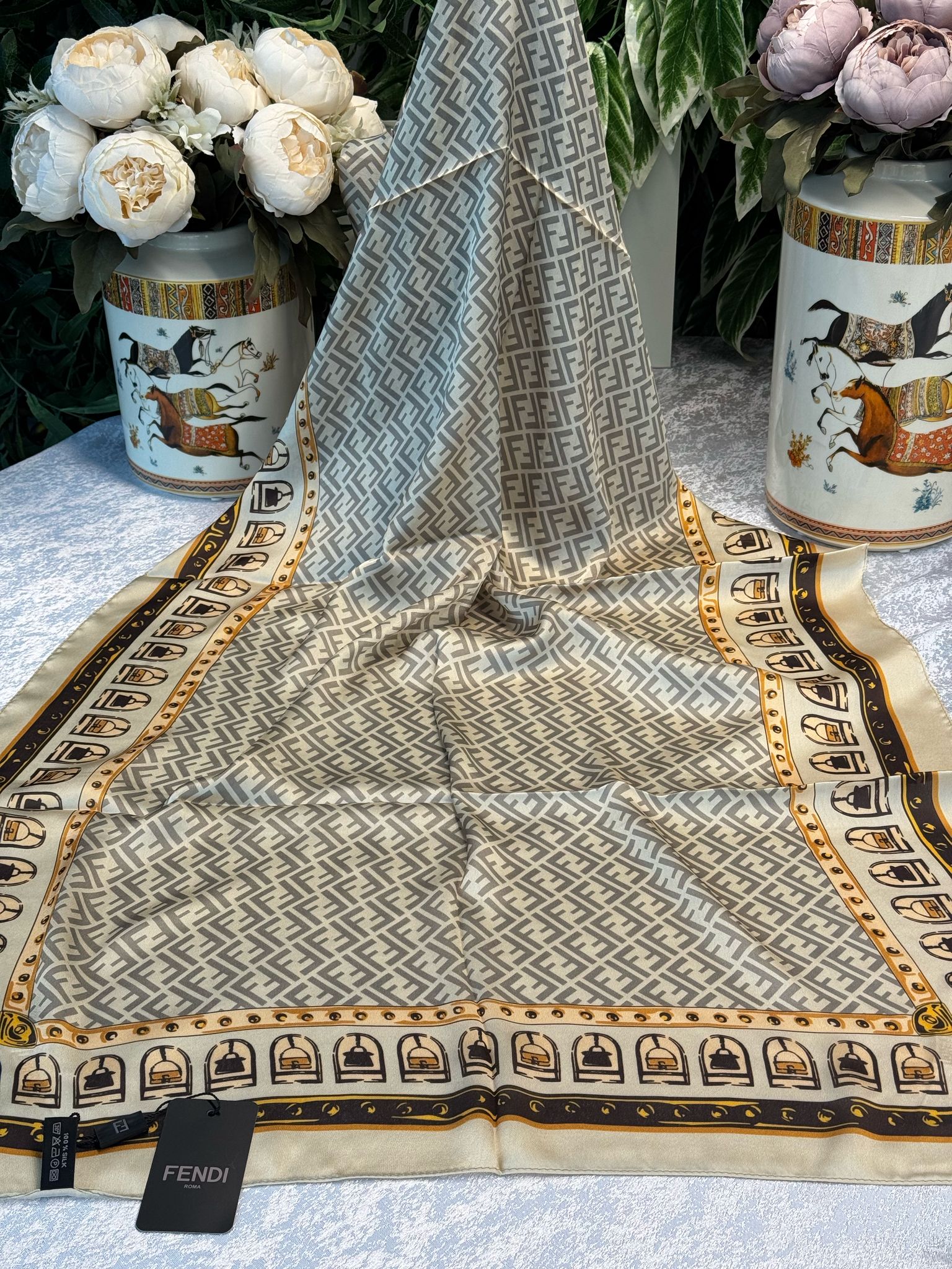 Fendi Çift Taraflı Vual İpek Şal 11143- Gold