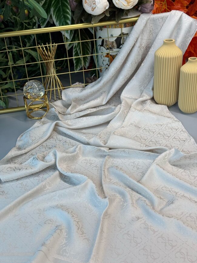 Guess Desen İpeksi Jakar Şal-75896- Gümüş