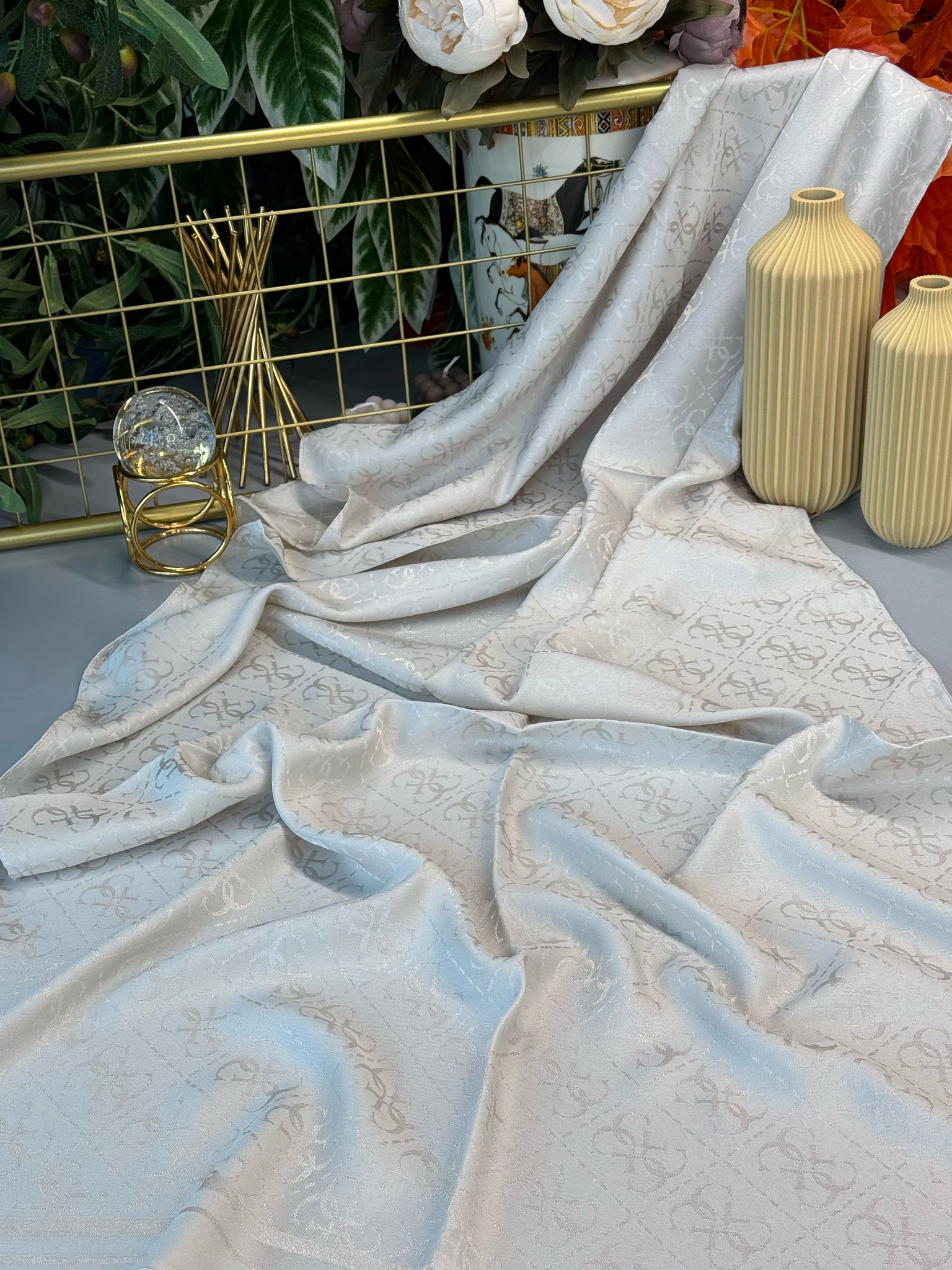 Guess Desen İpeksi Jakar Şal-75896- Gümüş