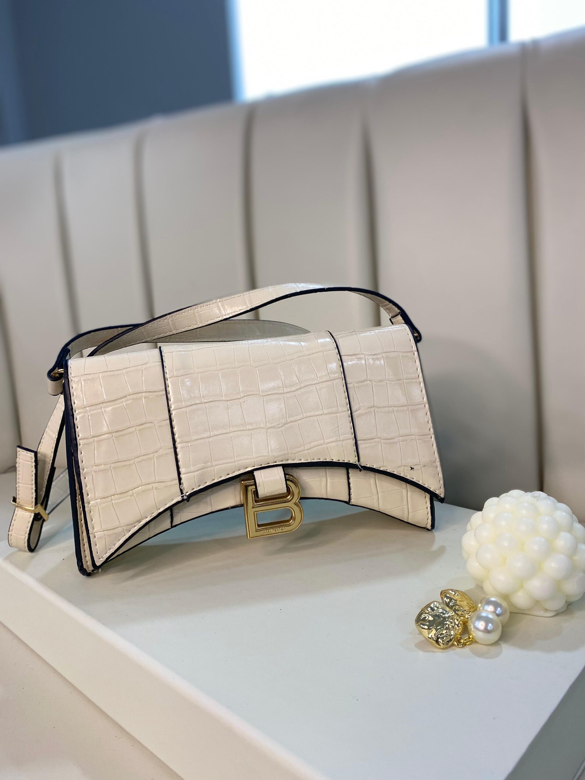 BALENCİAGA İTHAL ÇANTA 67-980125