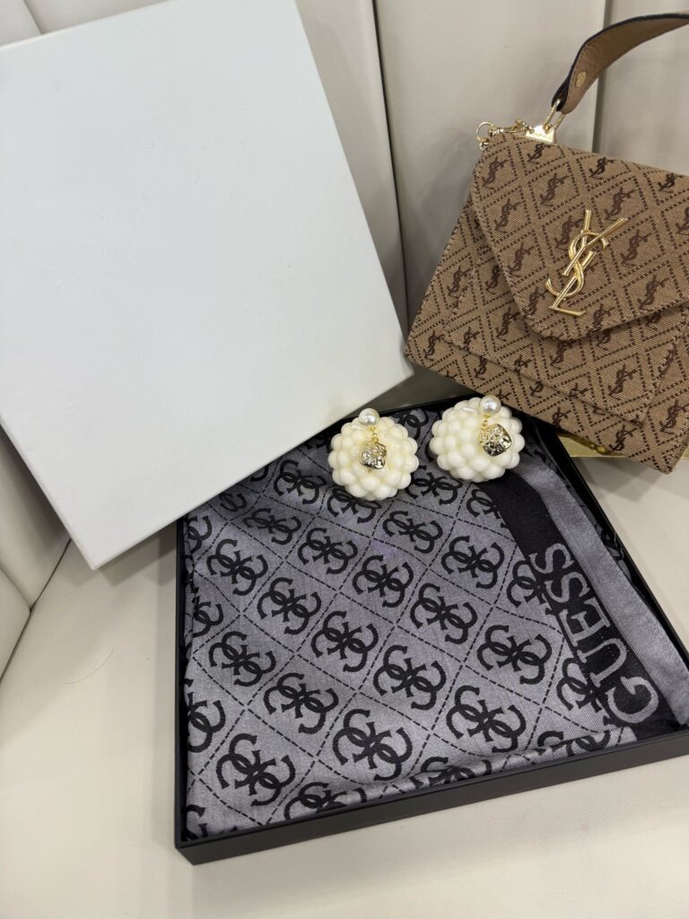 GUESS ÇİFT TARAFLI KAŞMİR İPEK EŞARP 7859- Gri