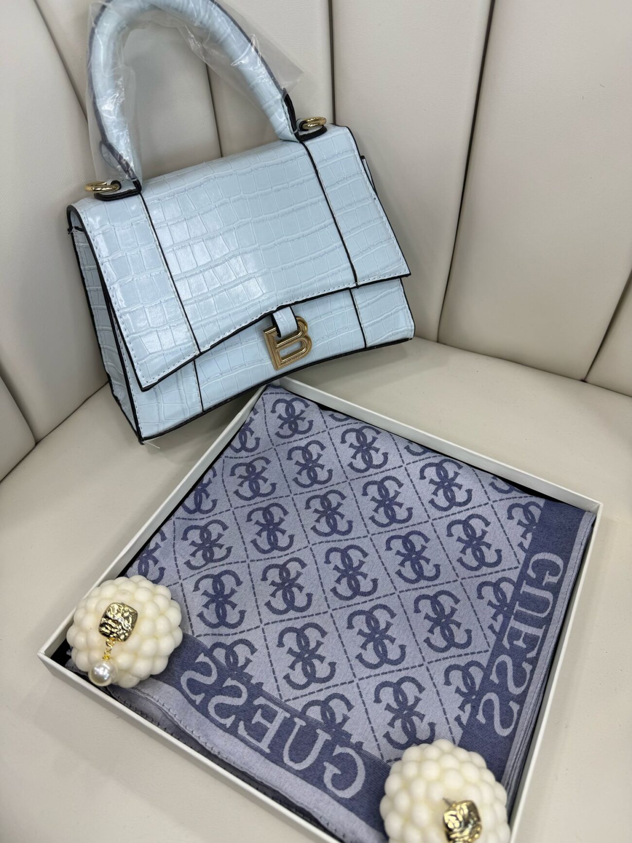 GUESS ÇİFT TARAFLI KAŞMİR İPEK EŞARP 7859- MAVİ