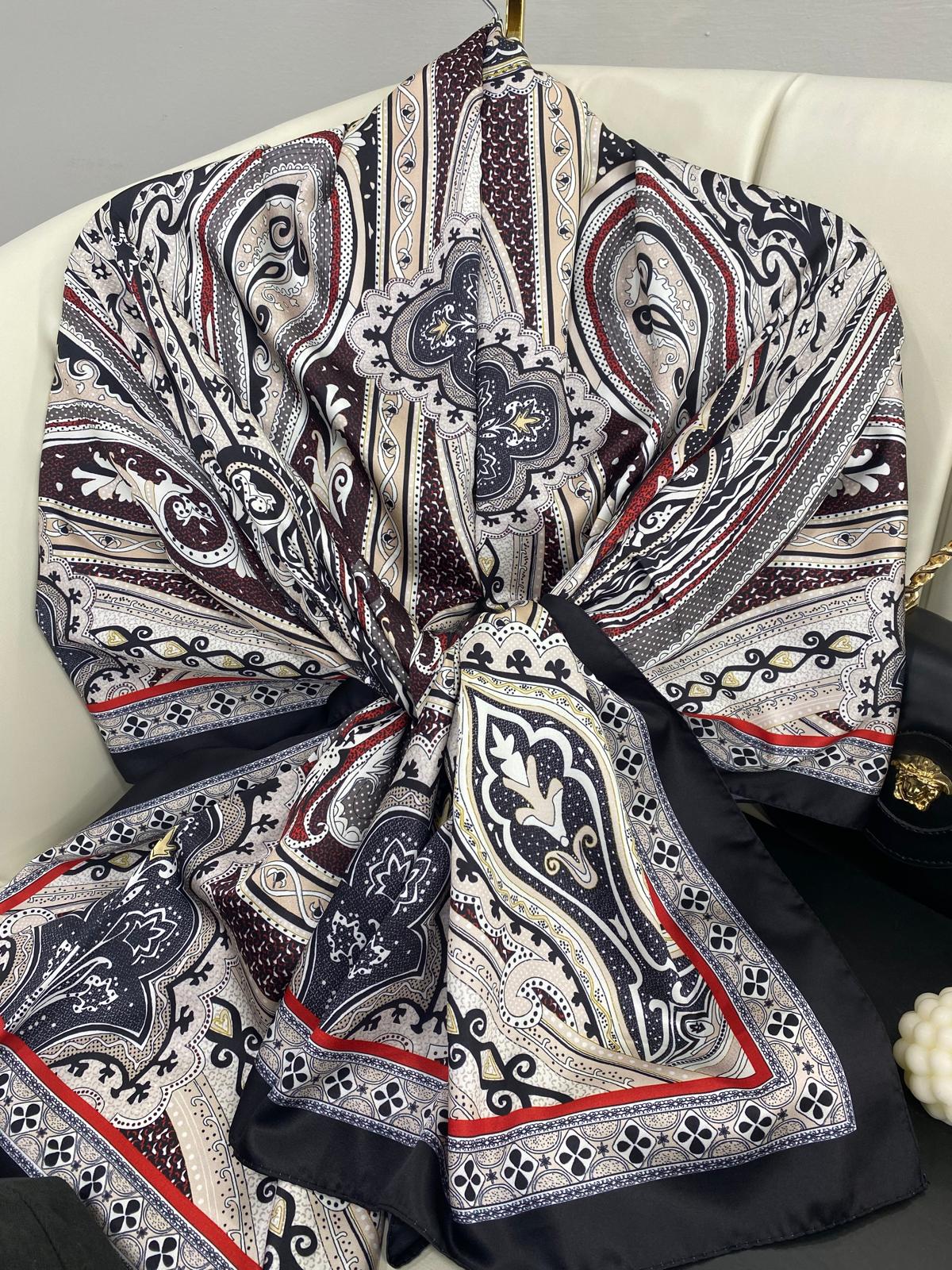 Rüzgar Desen Vual İpek Şal -122336-Siyah Lale