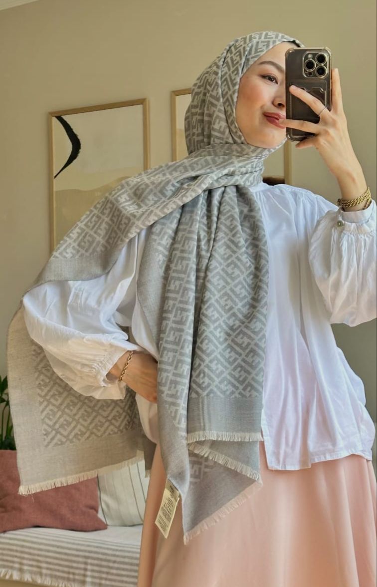 İTHAL A+ Fendi Yün İpek Çift Taraflı Marka Şal 87452 - Gri