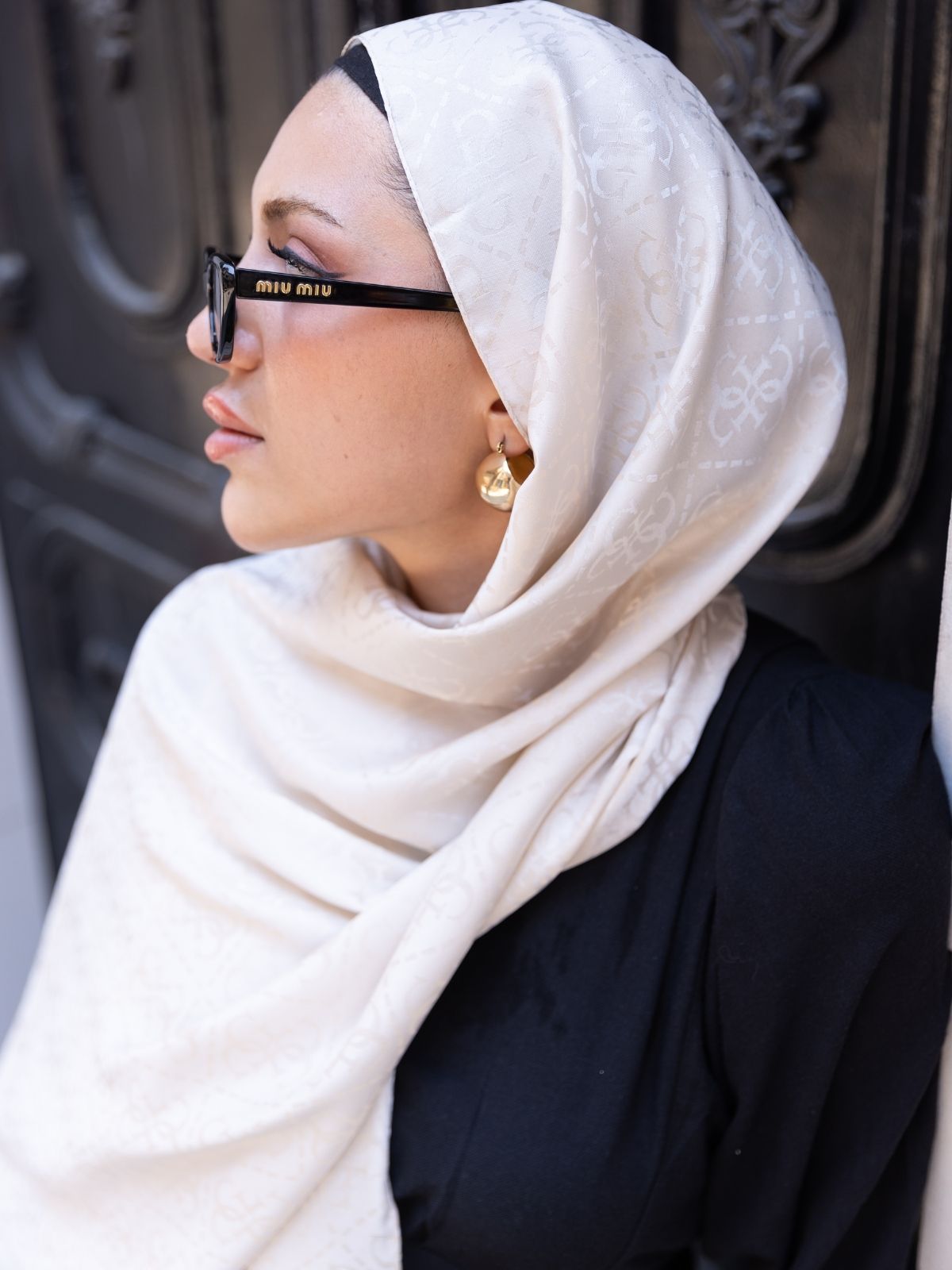 Guess Desen İpeksi Jakar Şal-75896- Latte - Görsel 2