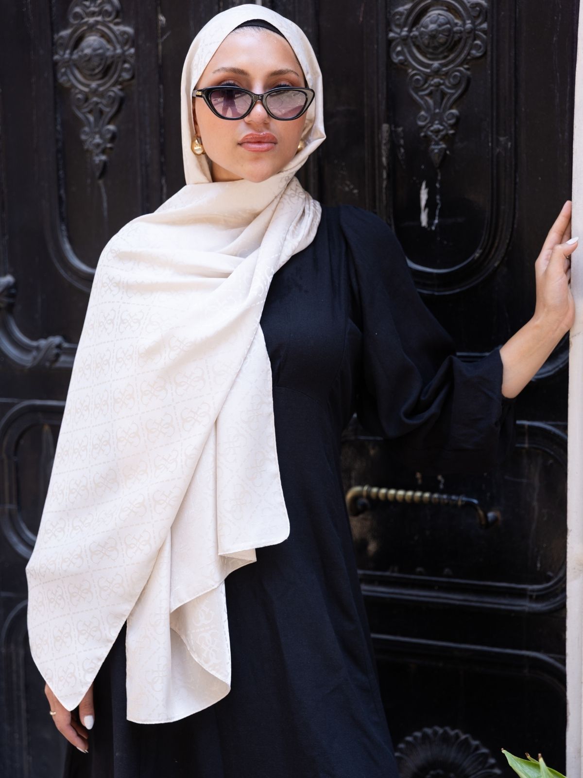 Guess Desen İpeksi Jakar Şal-75896- Latte - Görsel 3