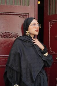 Guess Desen Kendinden Dokulu Desenli İtalyan Şal-10011-Siyah