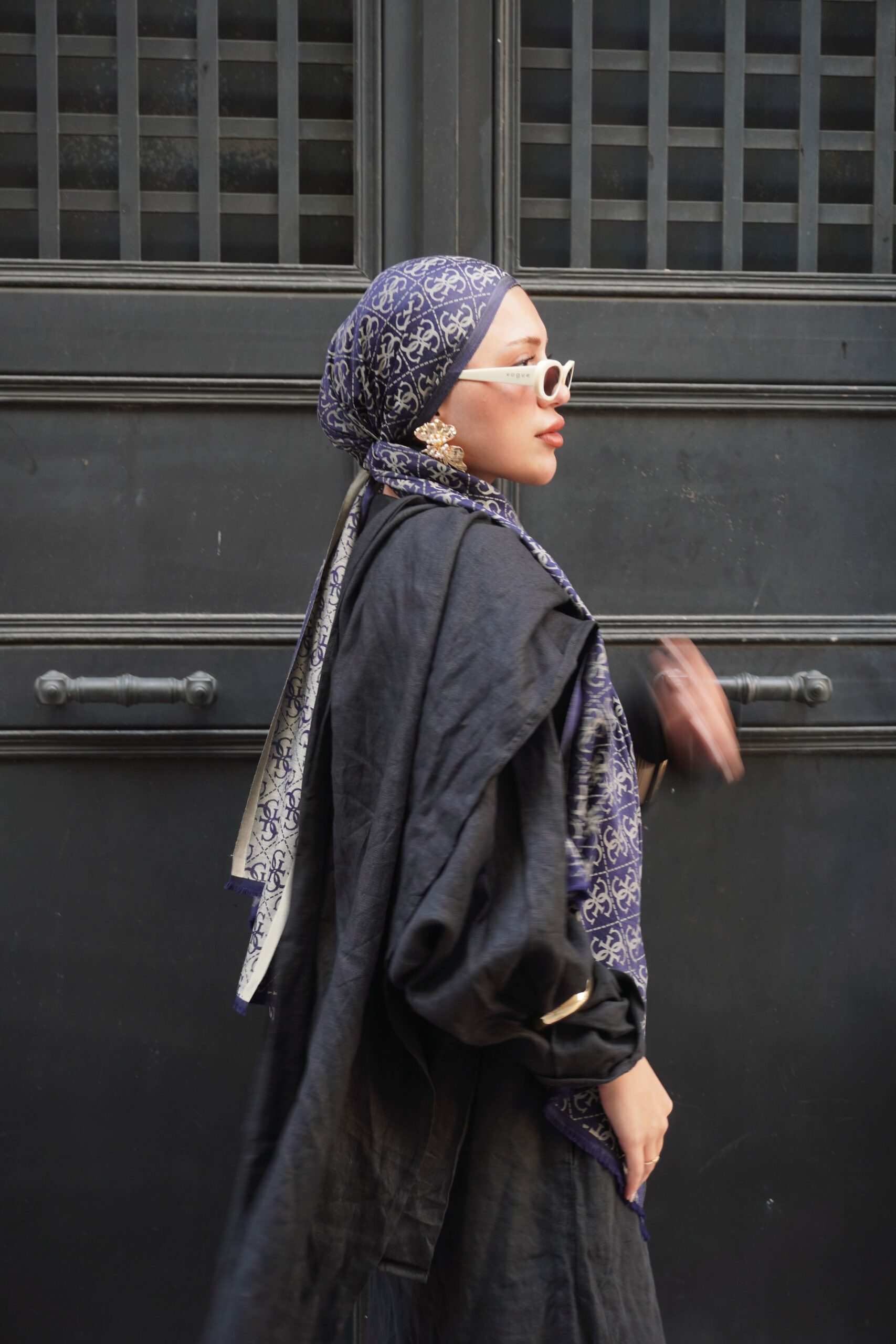 Guess Desen Kendinden Dokulu Desenli İtalyan Şal-10011-Vizon - Görsel 5