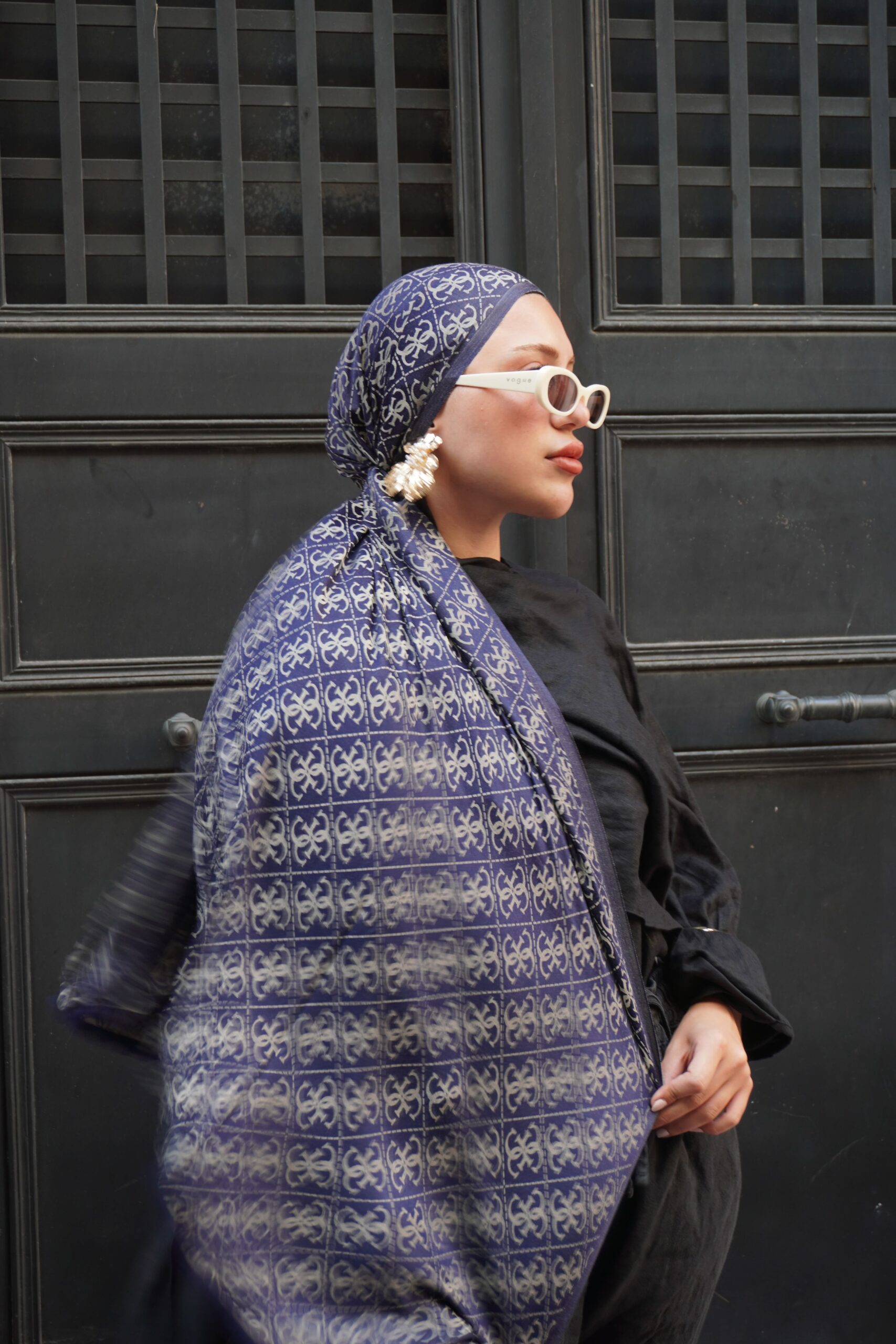 Guess Desen Kendinden Dokulu Desenli İtalyan Şal-10011-Vizon - Görsel 3