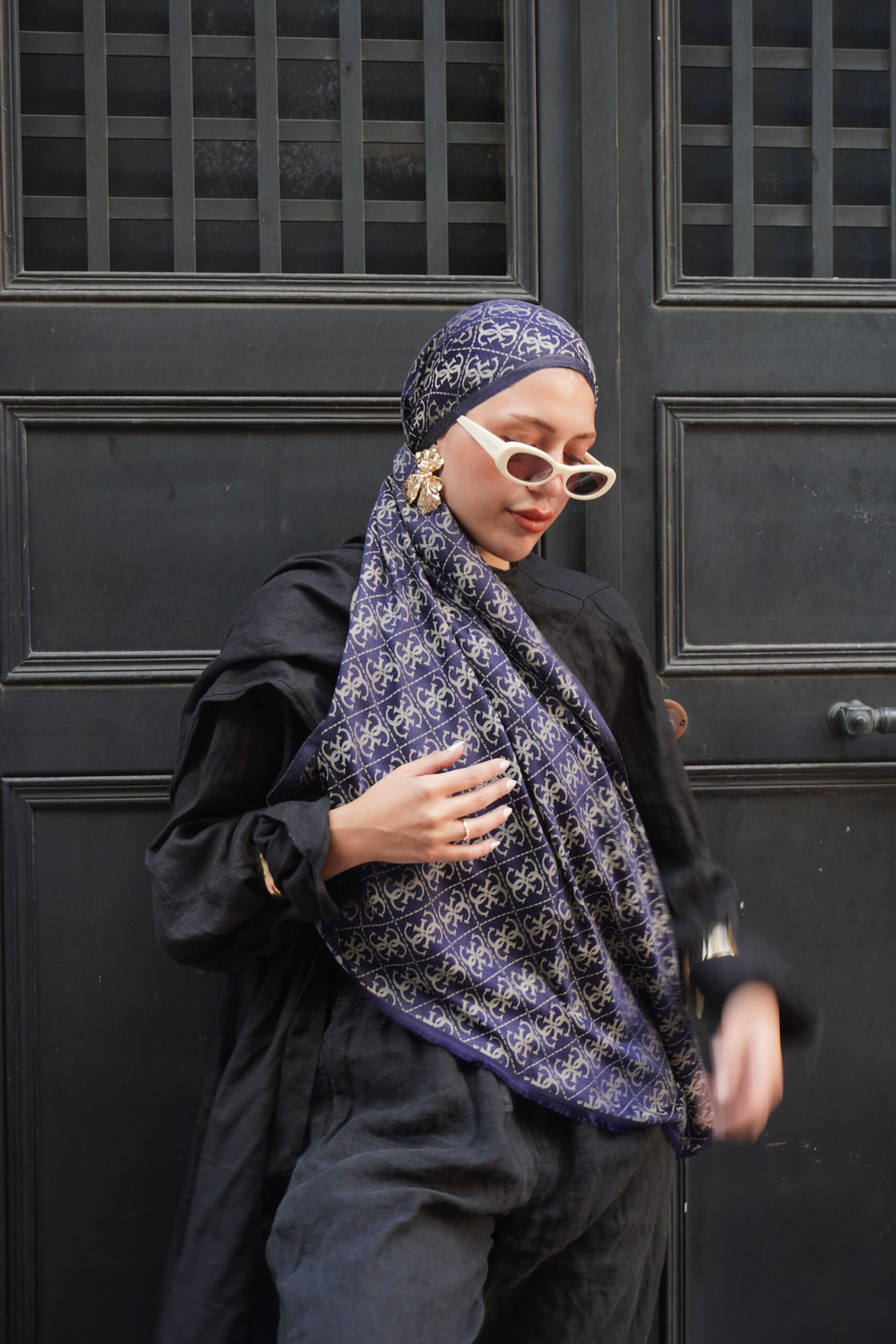 Guess Desen Kendinden Dokulu Desenli İtalyan Şal-10011-Vizon - Görsel 2