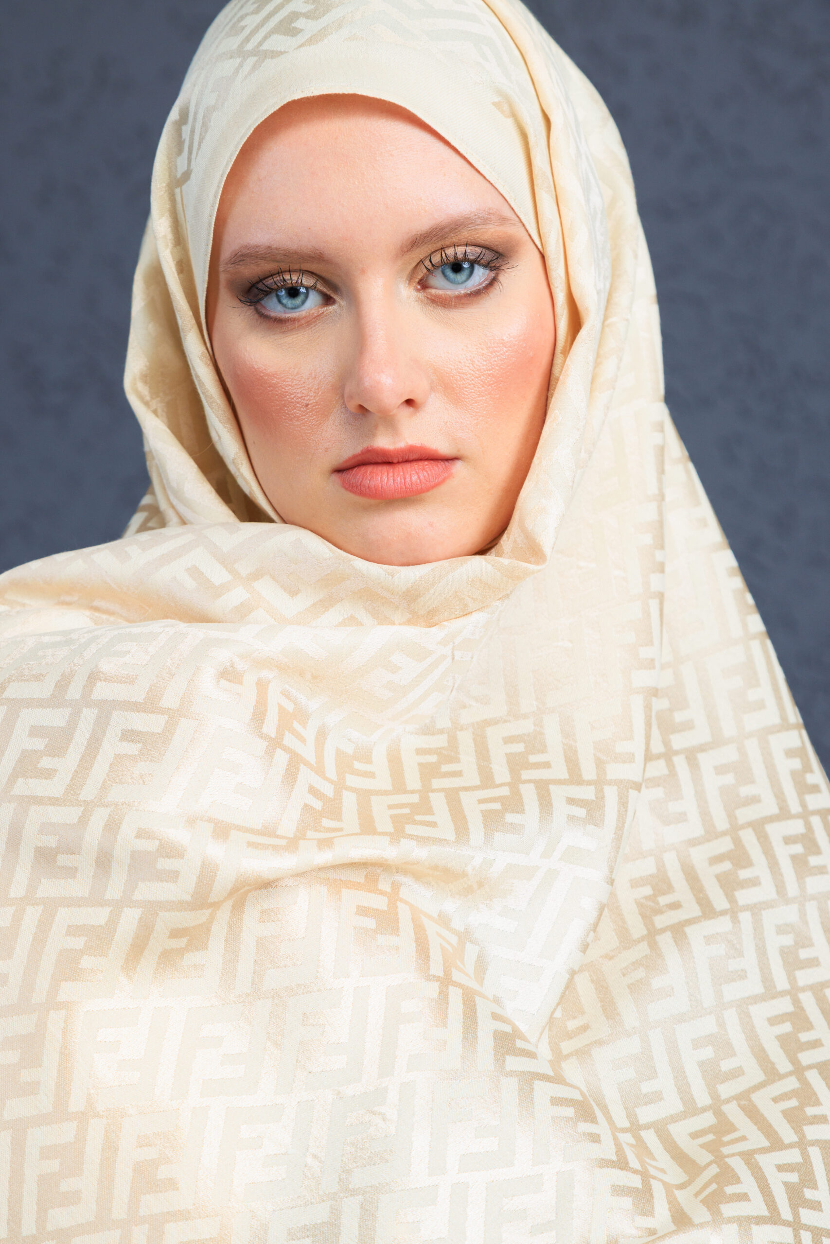 Fendi  İthal Yün  İpek Şal Tam Set Kutulu Sertifikalı-Bej - Görsel 2