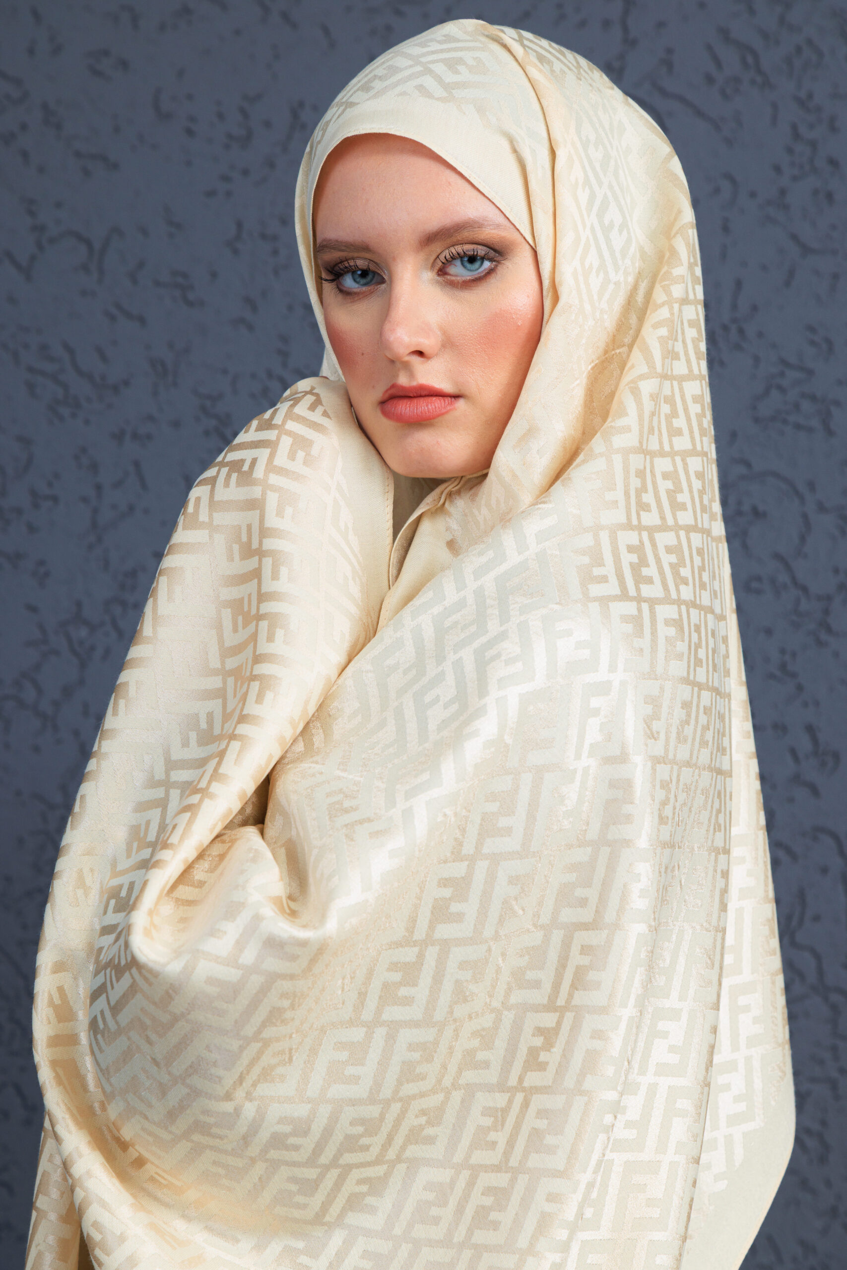 Fendi  İthal Yün  İpek Şal Tam Set Kutulu Sertifikalı-Bej