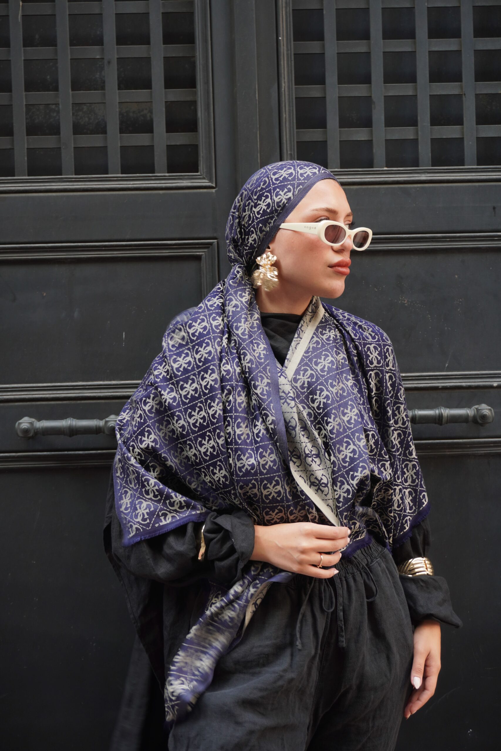 Guess Desen Kendinden Dokulu Desenli İtalyan Şal-10011-Vizon - Görsel 4