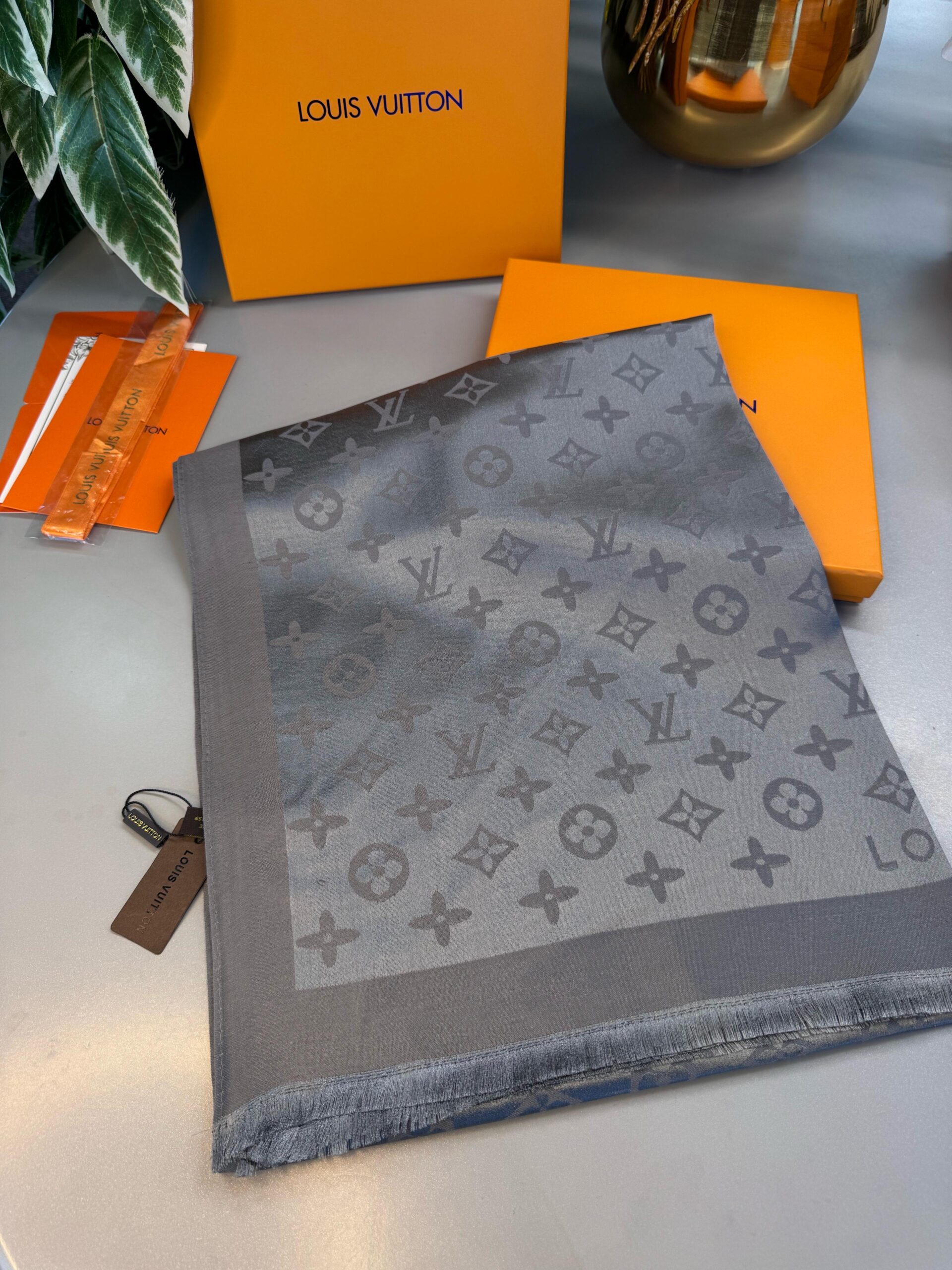 Lv  İthal Yün  İpek Şal Tam Set Kutulu Sertifikalı-Gri