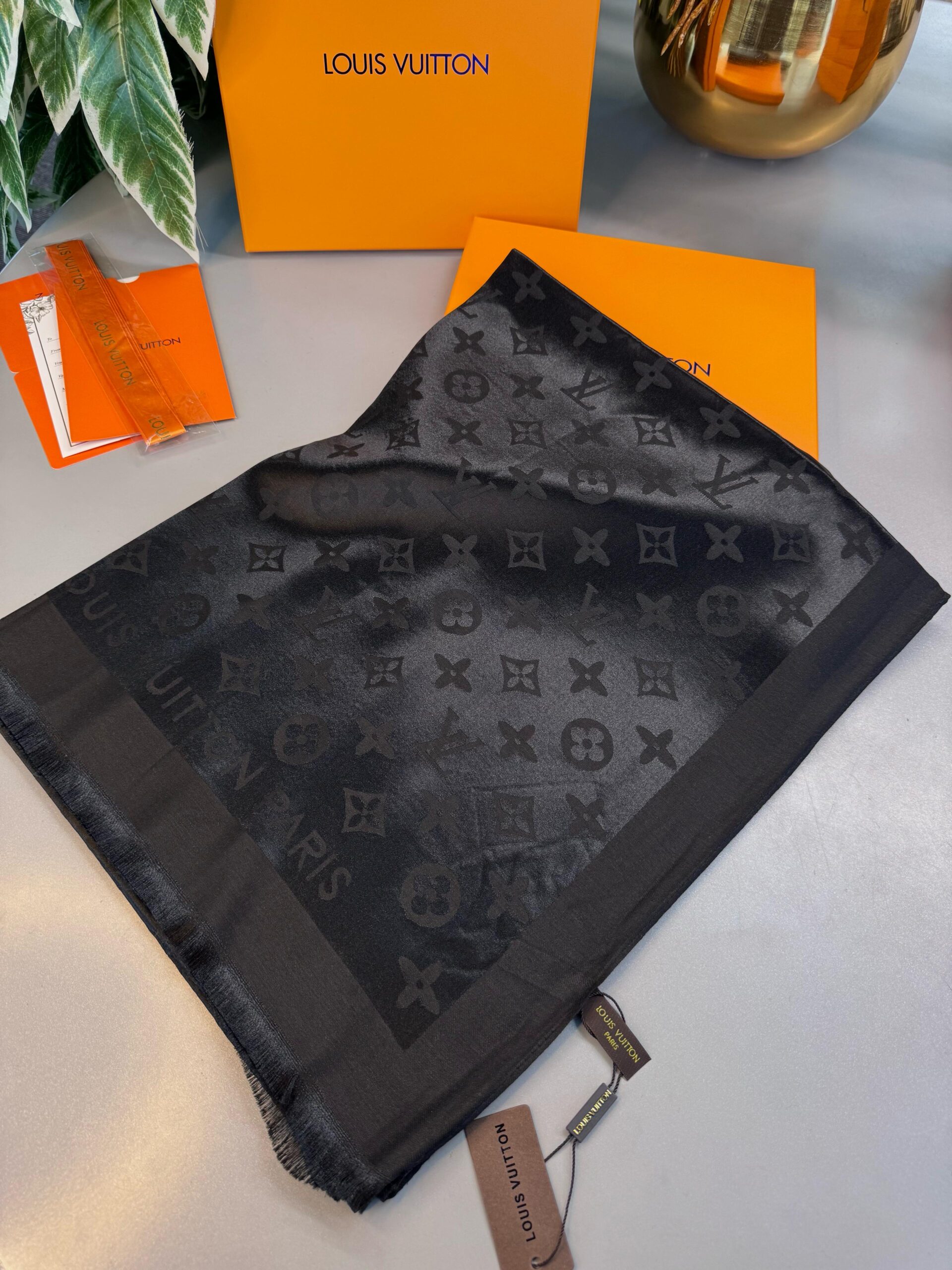 Lv  İthal Yün  İpek Şal Tam Set Kutulu Sertifikalı-Siyah