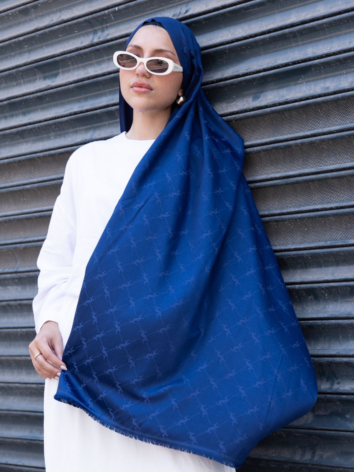 Ysl  Desen Kendinden Dokulu Desenli İtalyan Şal-10010-Lacivert - Görsel 3