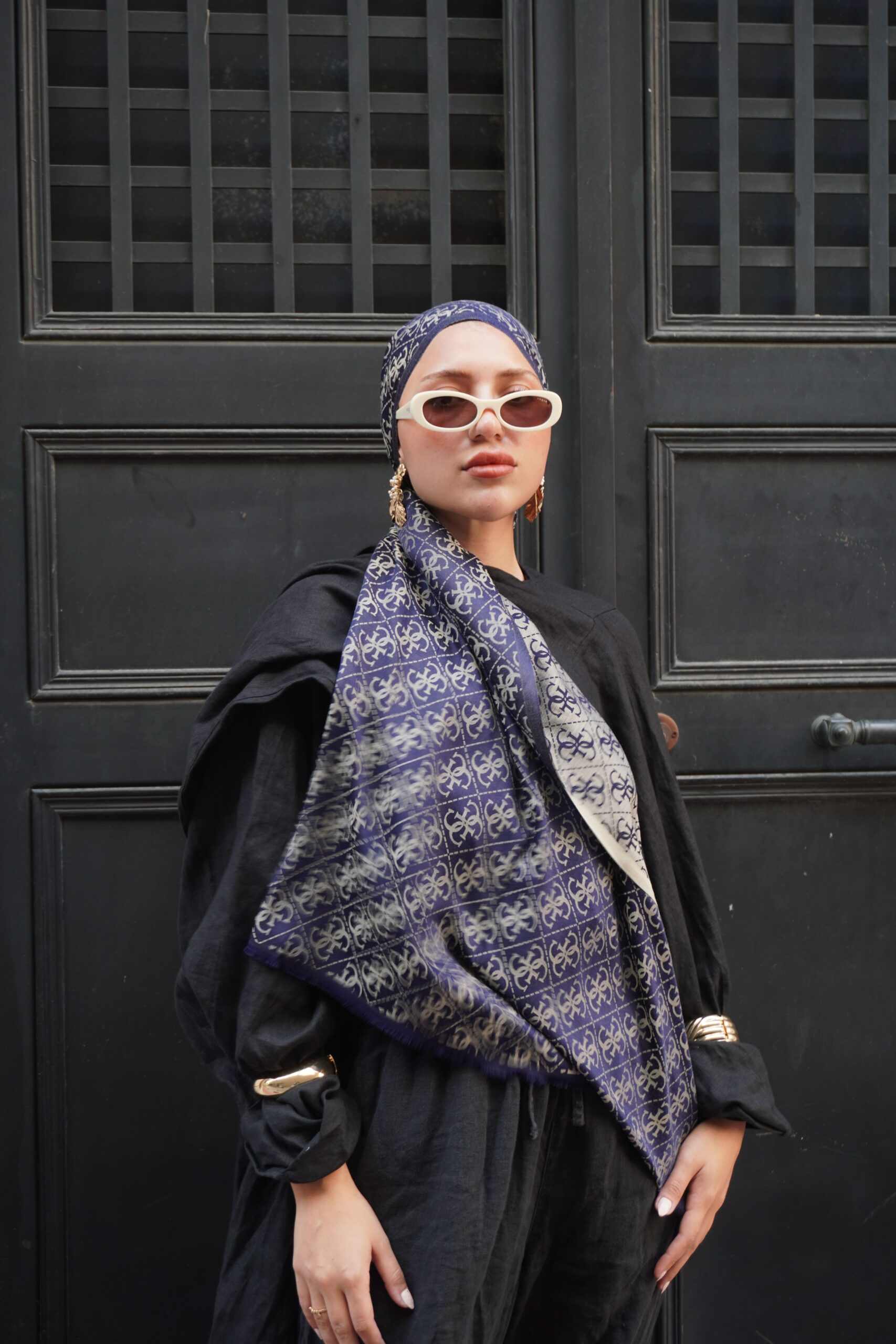 Guess Desen Kendinden Dokulu Desenli İtalyan Şal-10011-Vizon - Görsel 6