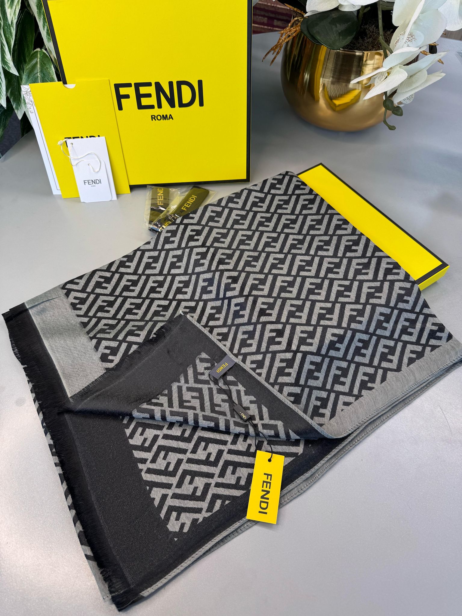 Fendi  İthal Yün  İpek Şal Tam Set Kutulu Sertifikalı-Gri-Siyah