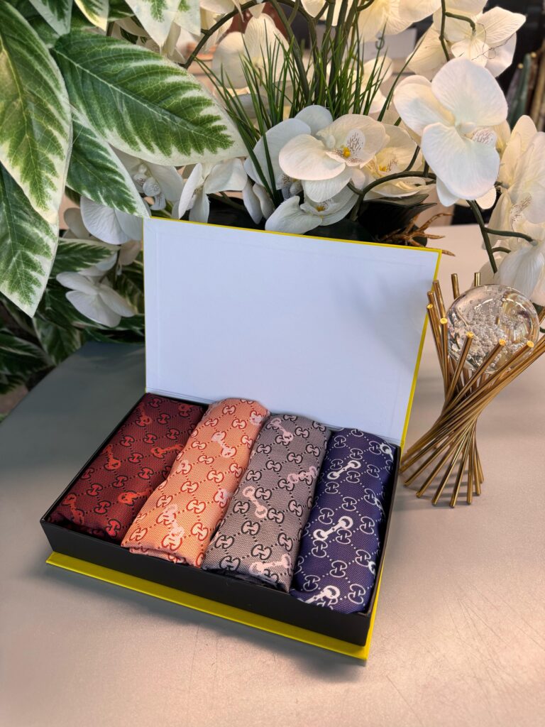 En Sevilen 4’ lü Gucci Twill Eşarp