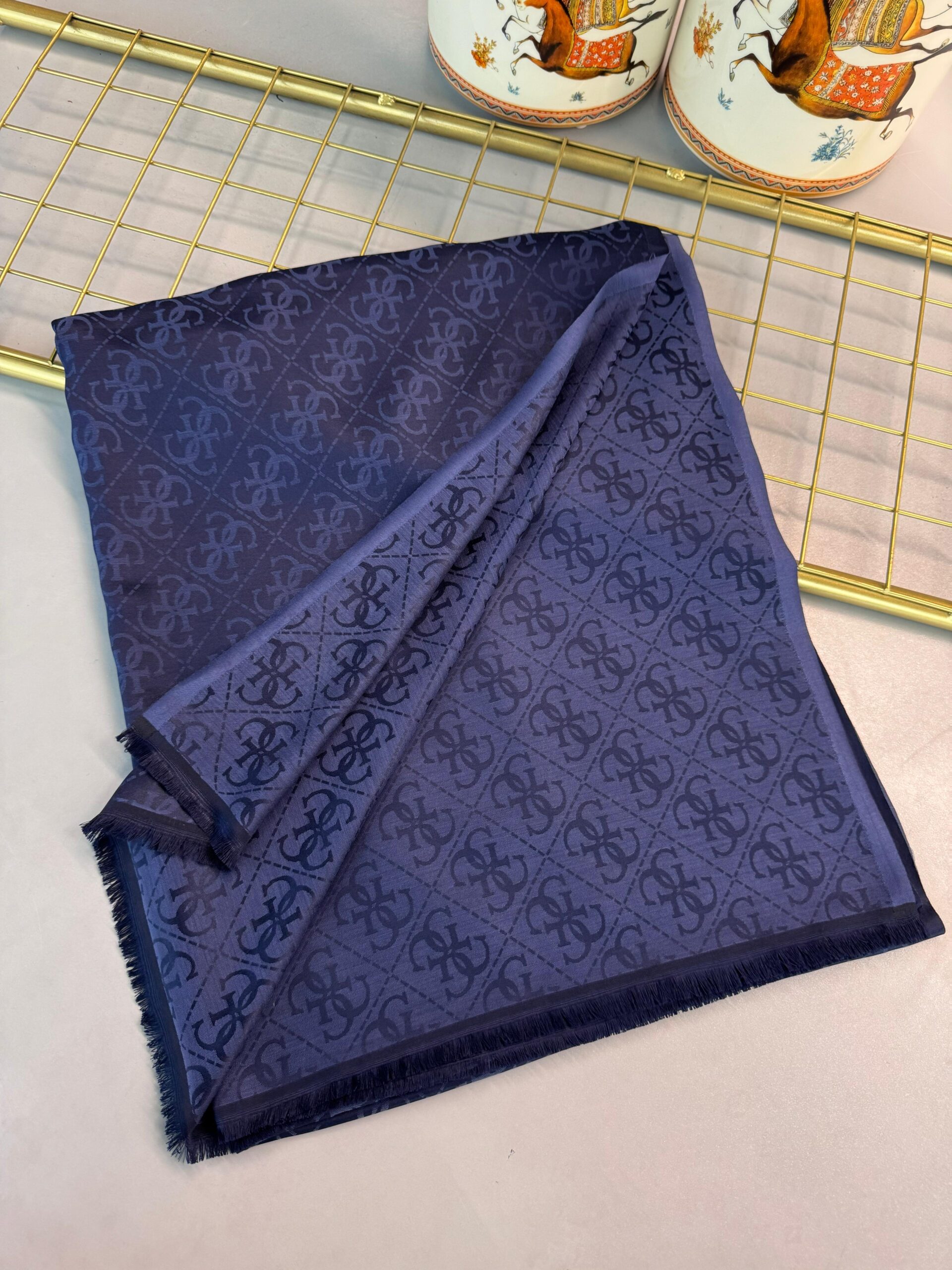 Guess Desen Kendinden Dokulu Desenli İtalyan Şal-10011-Lacivert