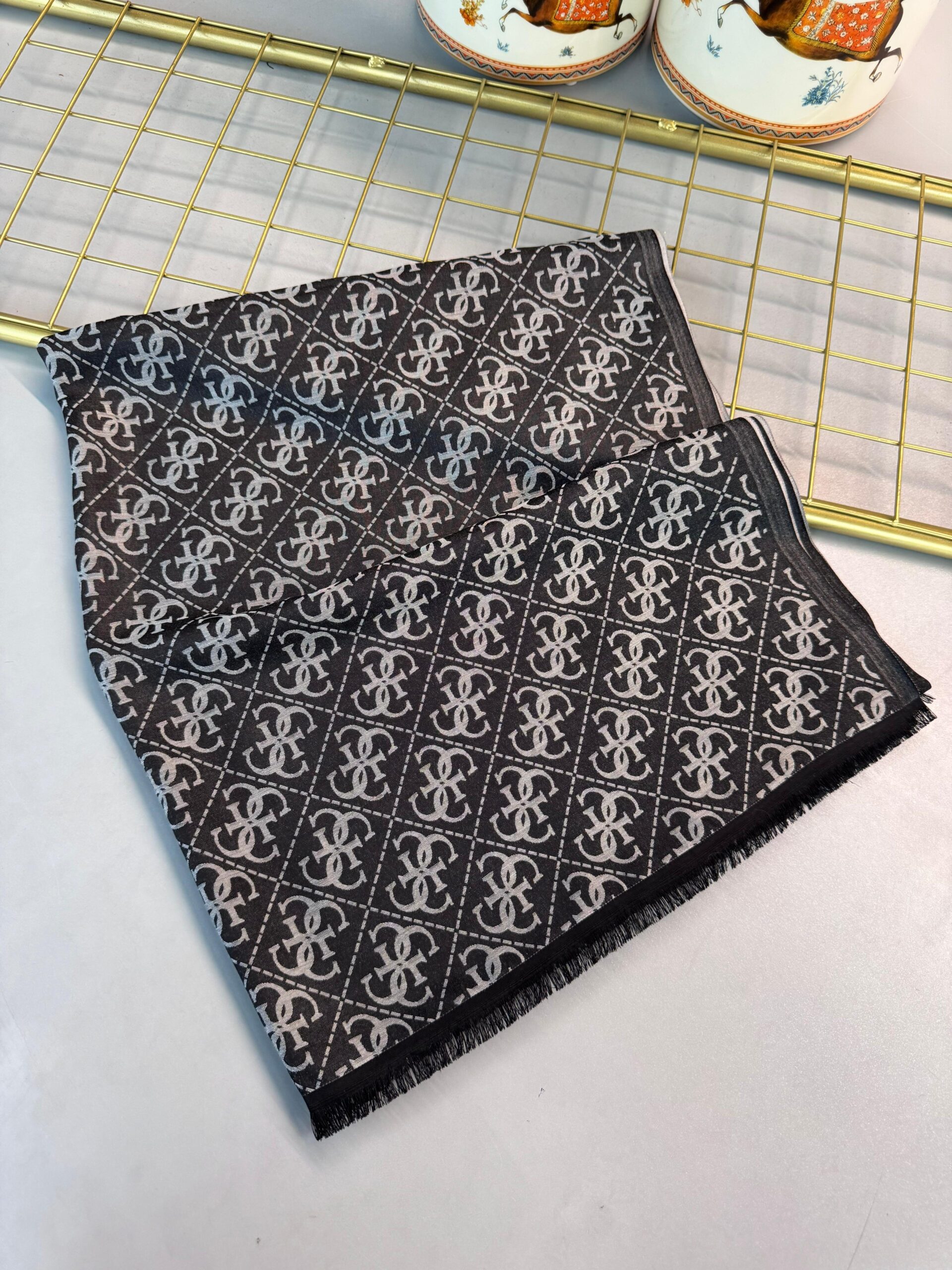 Guess Desen Kendinden Dokulu Desenli İtalyan Şal-10011-Gri