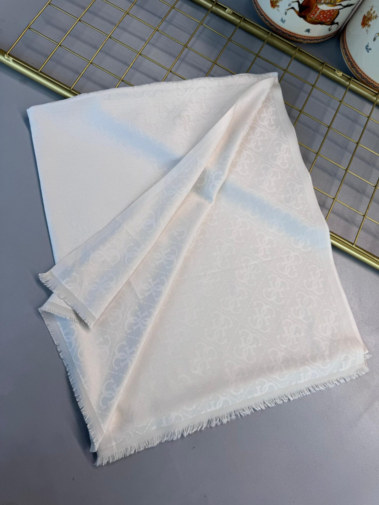 Guess Desen Kendinden Dokulu Desenli İtalyan Şal-10011-Beyaz