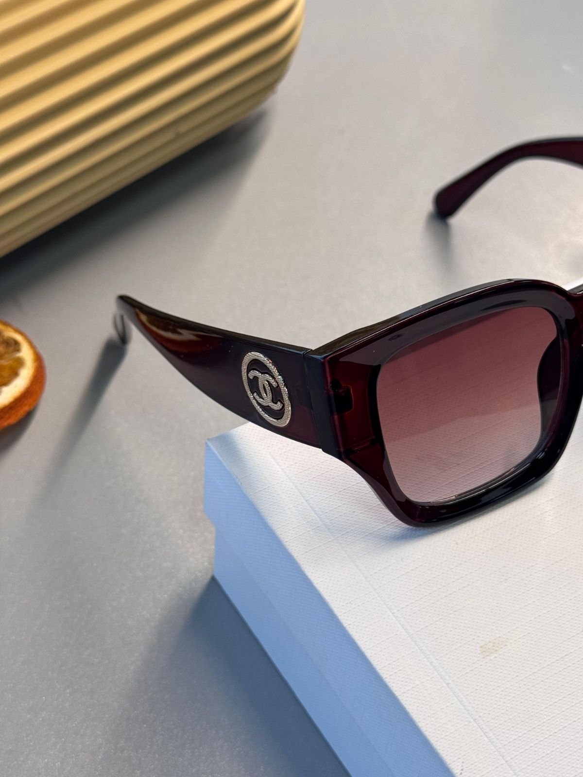 Chanel CC Kristalli Tortoise Güneş Gözlüğü-  Vişne Degrade