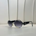 Mıu Mıu Kesik Cam Detaylı Güneş Gözlüğü - Mat Siyah