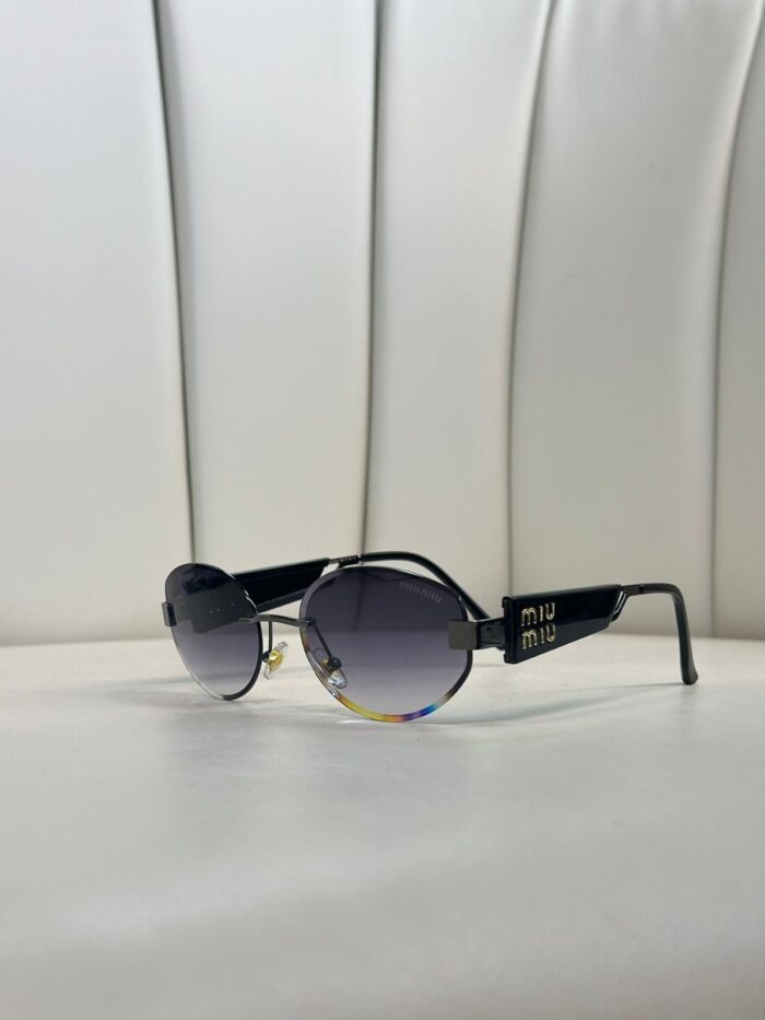 Mıu Mıu Kesik Cam Detaylı Güneş Gözlüğü - Mat Siyah