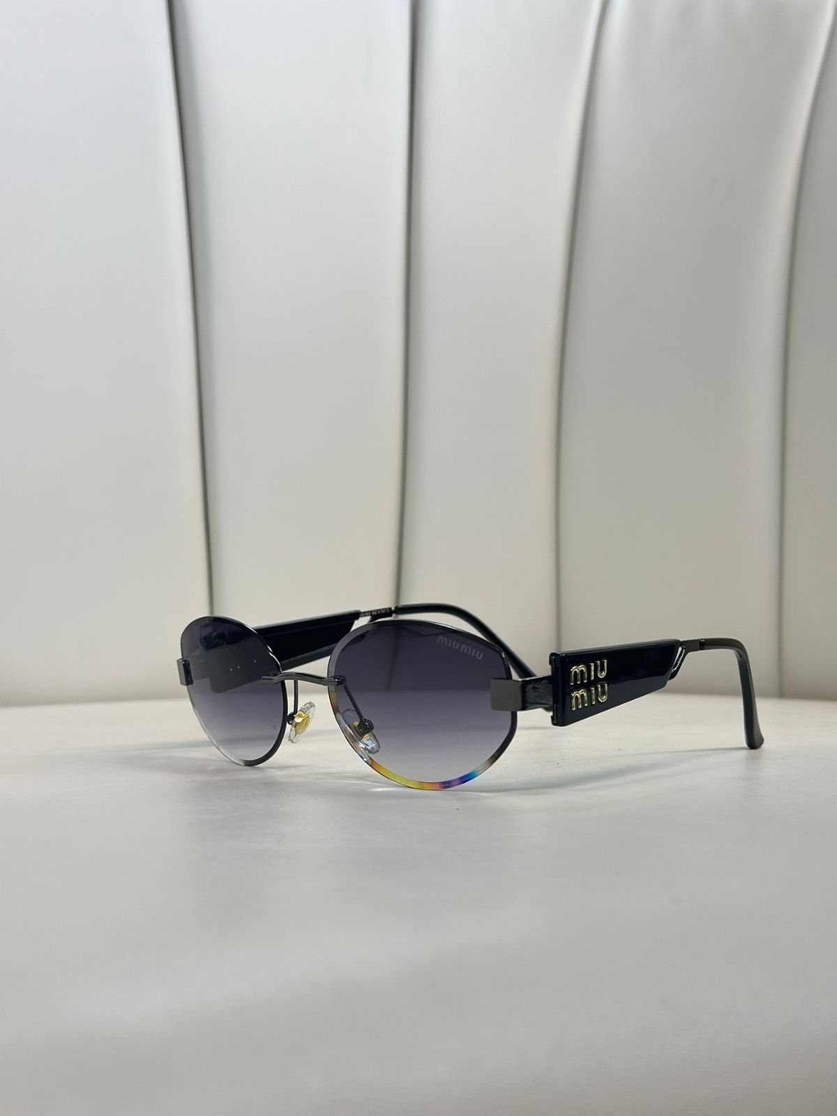 Mıu Mıu Kesik Cam Detaylı Güneş Gözlüğü - Mat Siyah