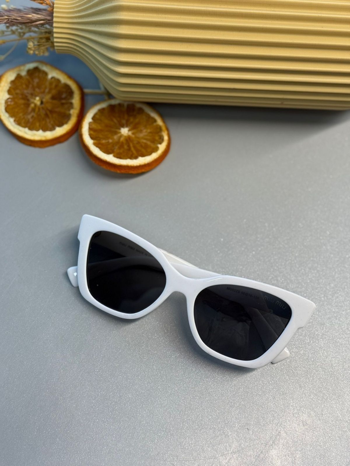 Miu Miu Kedi Gözü Güneş Gözlüğü - Beyaz