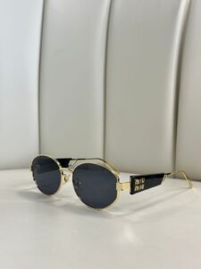 Mıu Mıu Oval Şefaf Detay Güneş Gözlüğü- Siyah