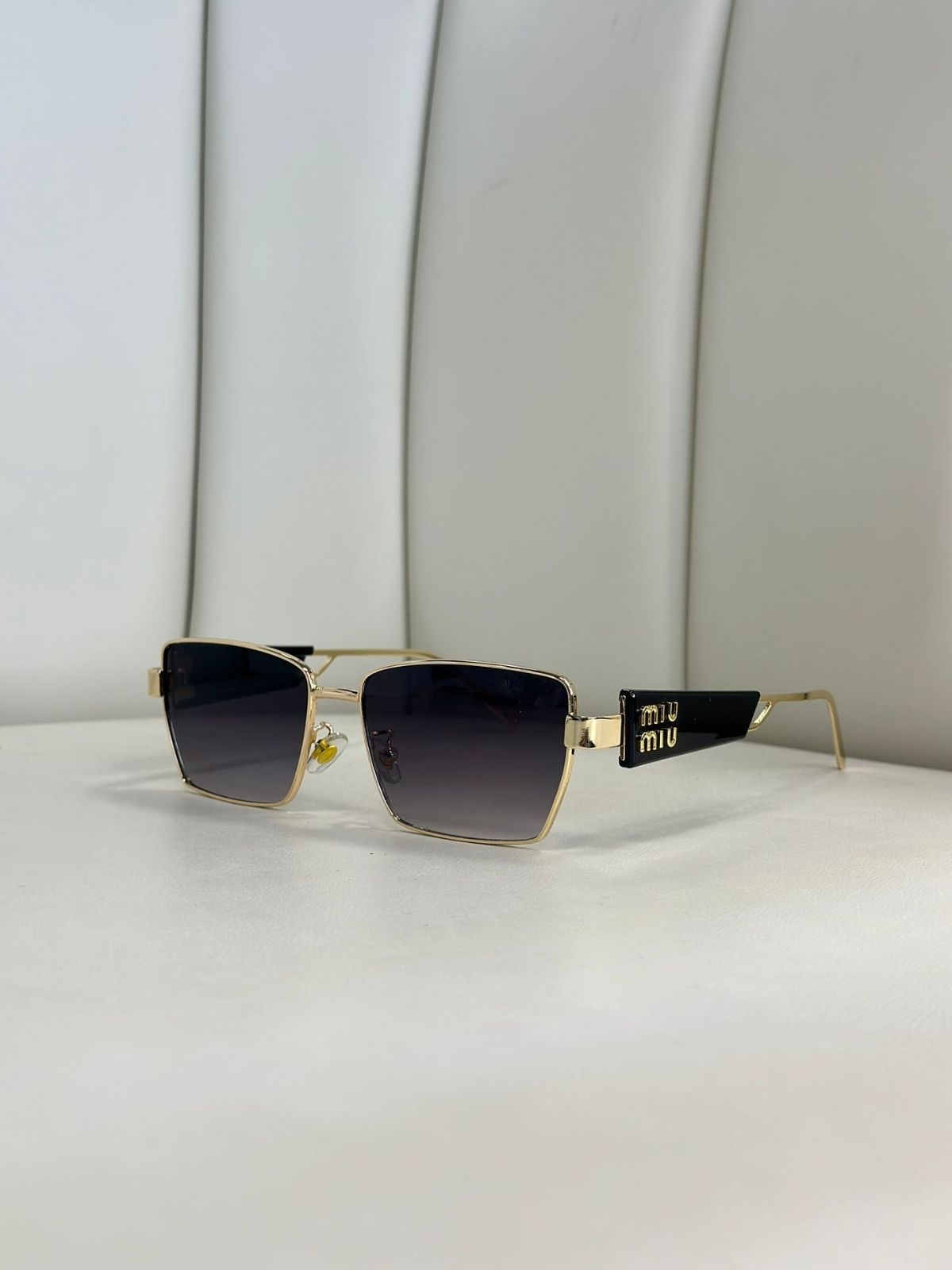 Mıu Mıu Dikdörtgen Tasarım Güneş Gözlüğü - Siyah