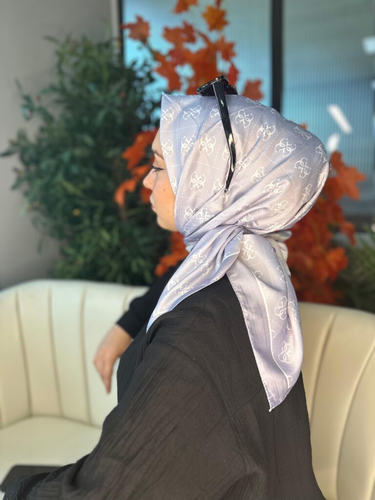 Guess Desen Vual  İpek Eşarp-6204527-Gümüş