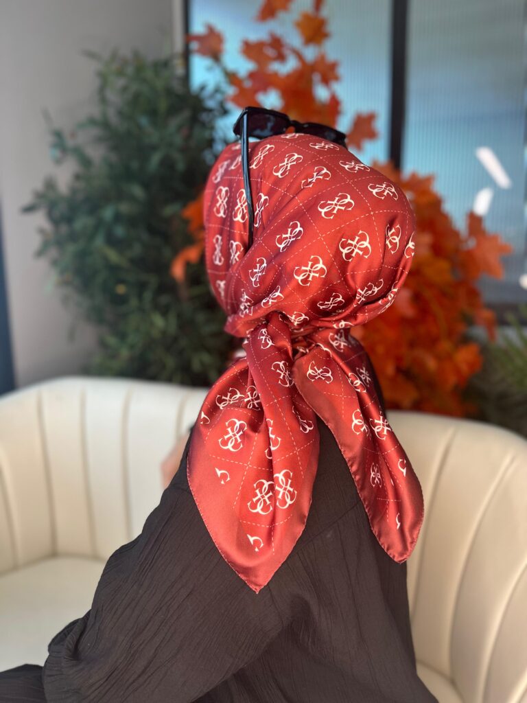 Guess Desen Vual  İpek Eşarp-6204527-Kırmızı