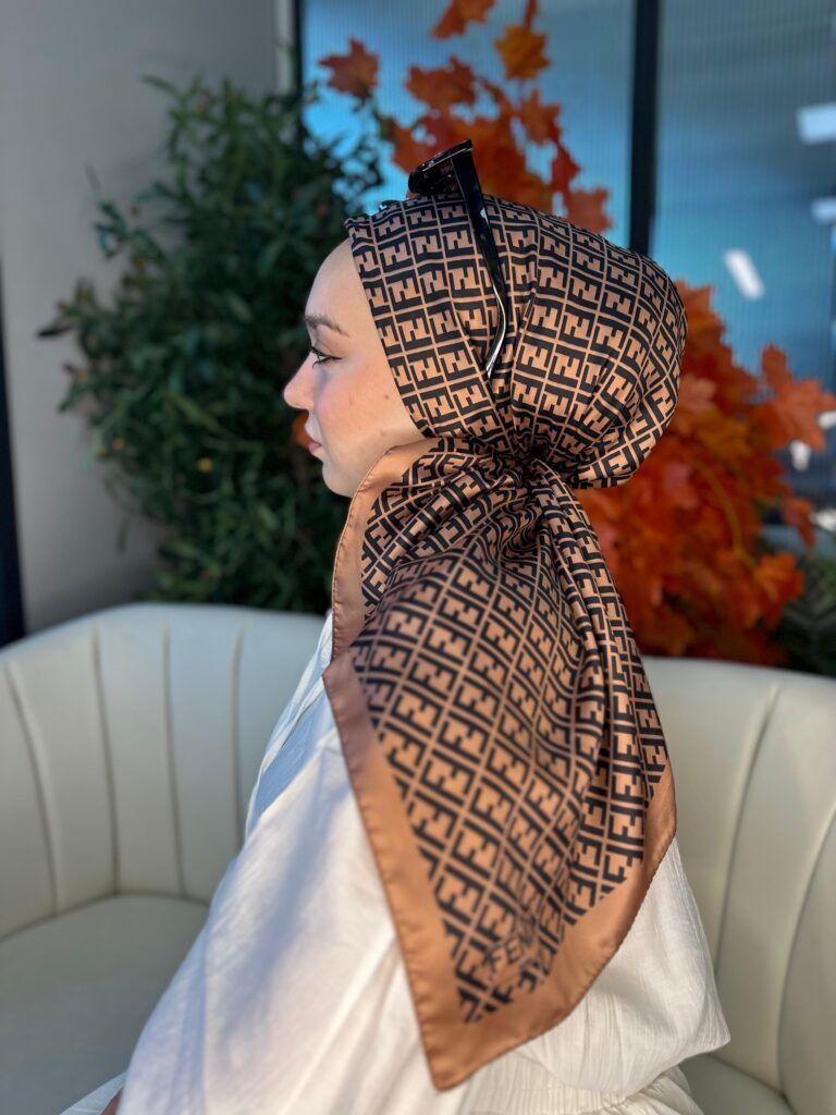 Fendi Desen Vual  İpek Eşarp-6204527-Karamel