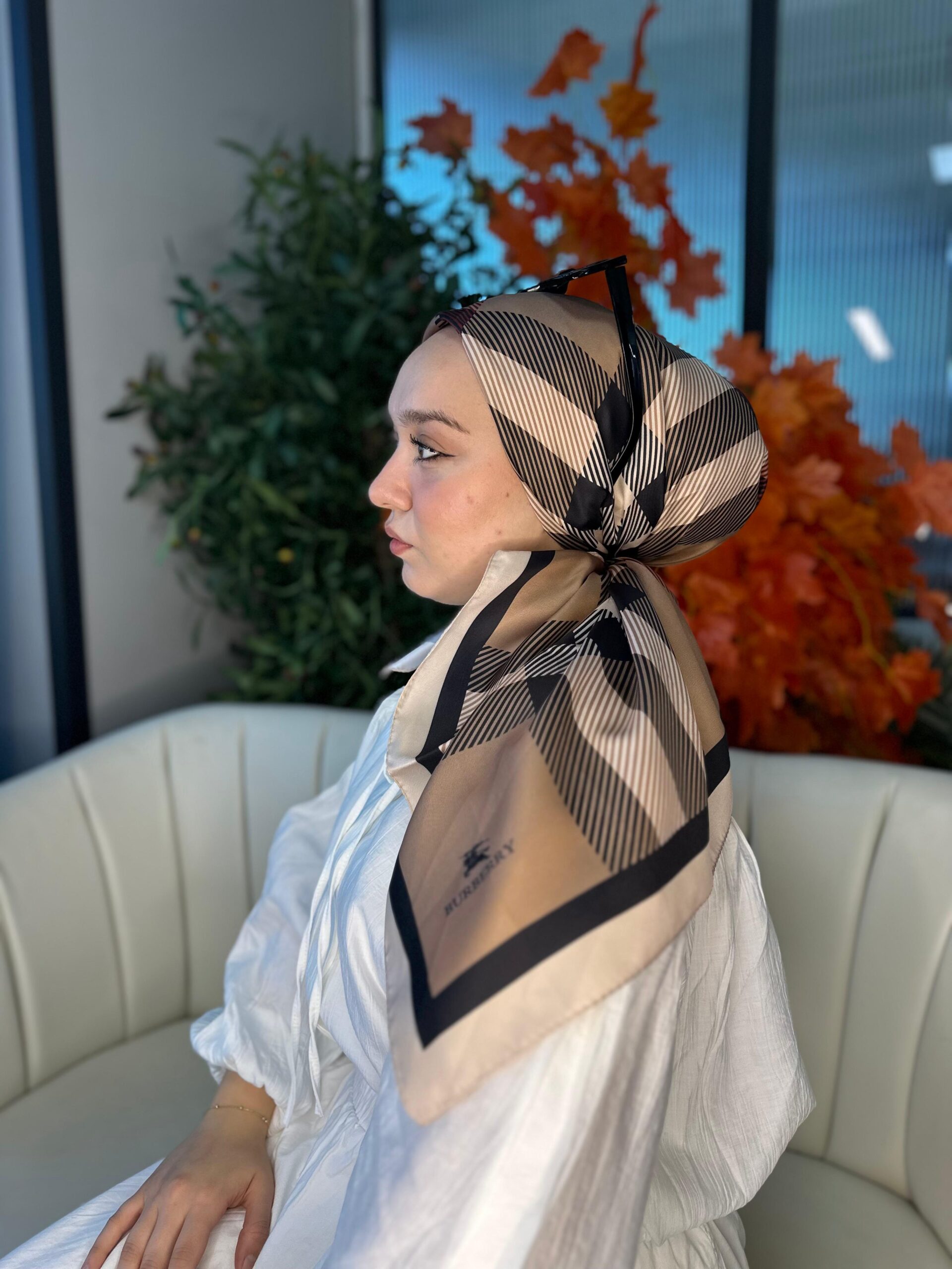 Burberry Kare   Desen Vual  İpek Eşarp-8682626-Karamel