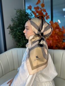 Burberry Kare Desen Vual İpek Eşarp-8682626-Mocha