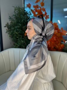 Burberry Kare  Desen Vual  İpek Eşarp-8682626-Gümüş