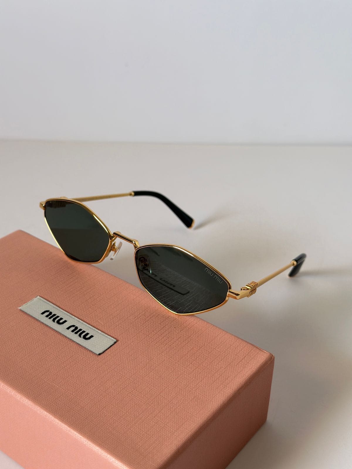 Mıu Mıu İthal Tasarım Güneş Gözlüğü - Siyah-Gold