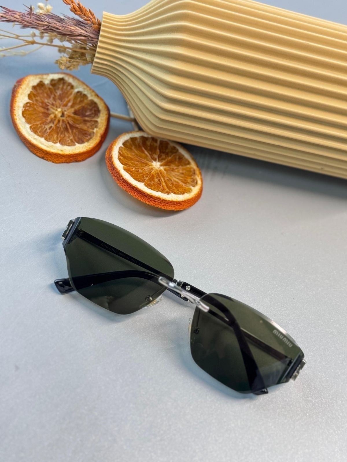 Miu Miu Cam Detaylı Güneş Gözlüğü - Yeşil