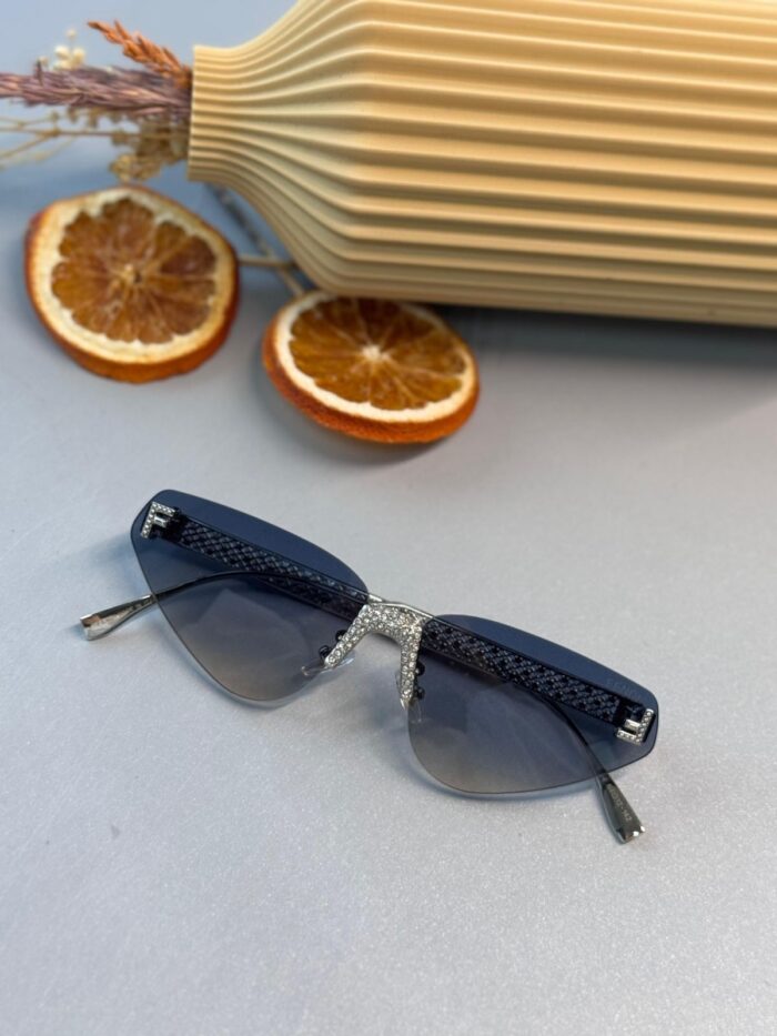 Fendi Üçgen Tasarım Daimond Güneş Gözlüğü - Gümüş Mavi