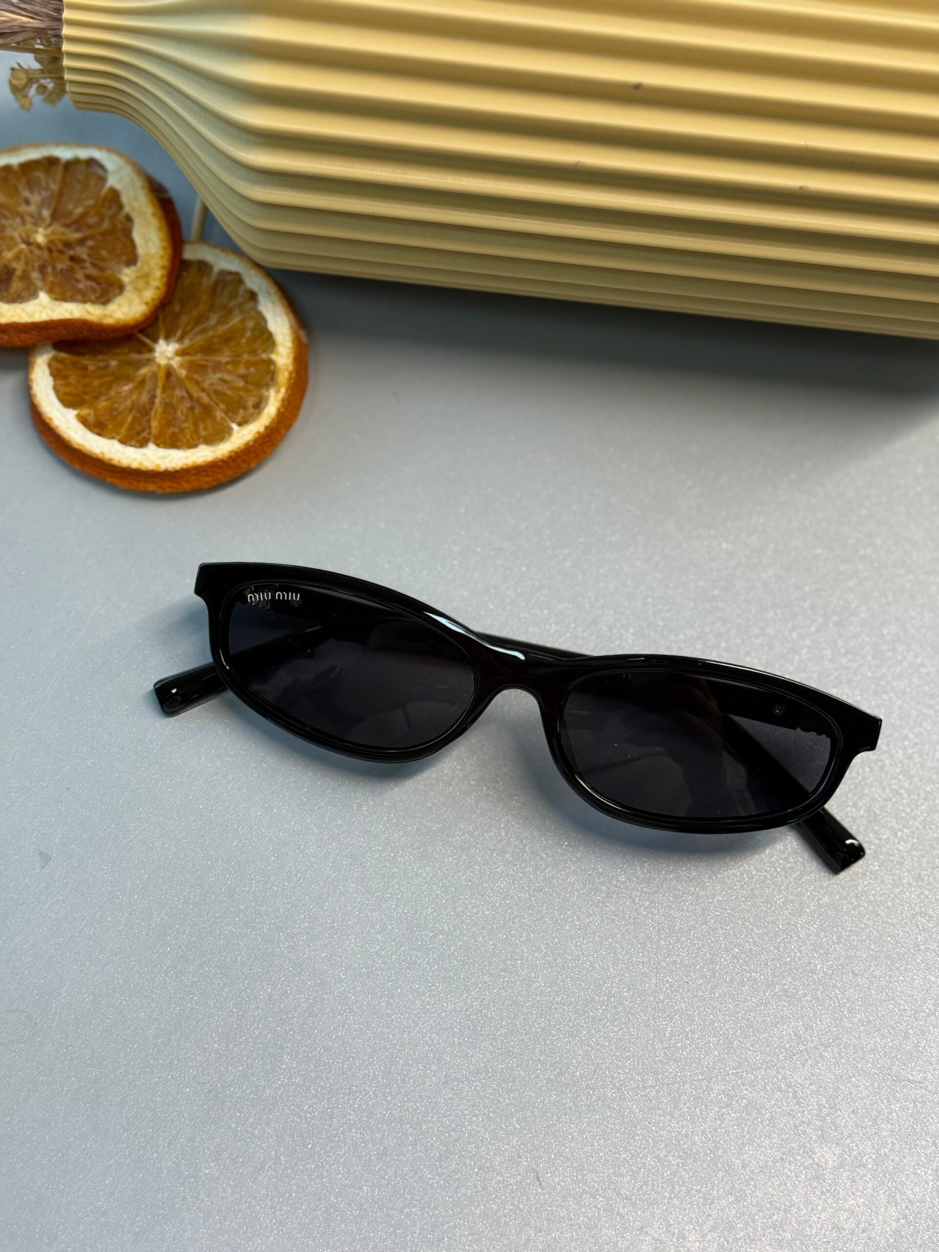 Miu Miu Tortoise Oval Güneş Gözlüğü - Siyah