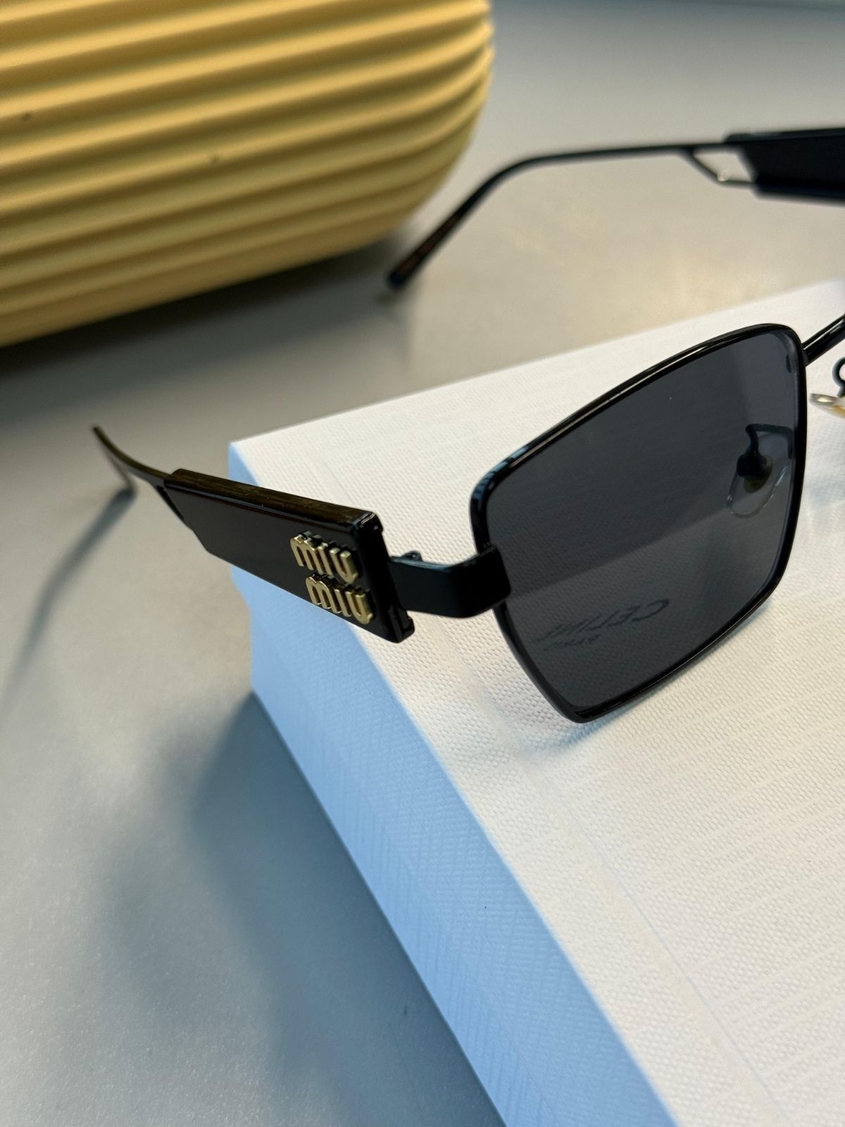 Mıu Mıu Dikdörtgen Tasarım Güneş Gözlüğü - Mat Sİyah