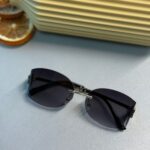 Mıu Mıu Özel Tasarım Köşeli Güneş Gözlüğü - Sİyah Mor Degrade