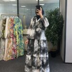 Monokrom Fırça Desenli Katlı Elbise - Siyah ( Şal Hediye )