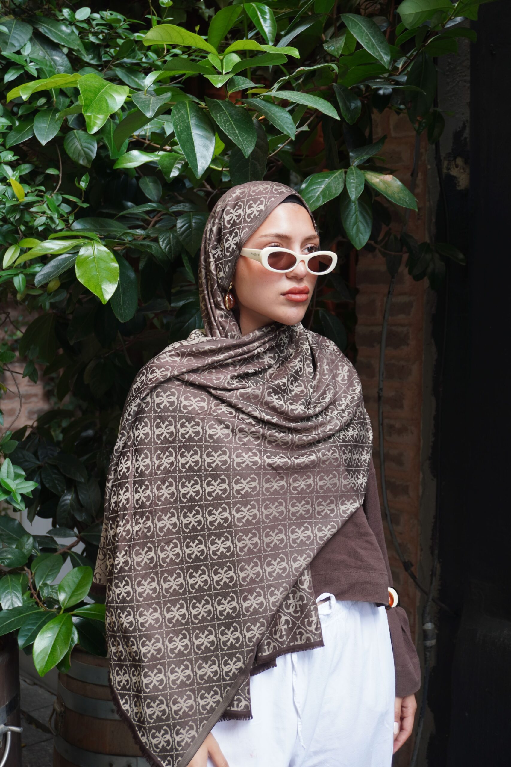 Guess Desen Kendinden Dokulu Desenli İtalyan Şal-10011-Kahve - Görsel 2