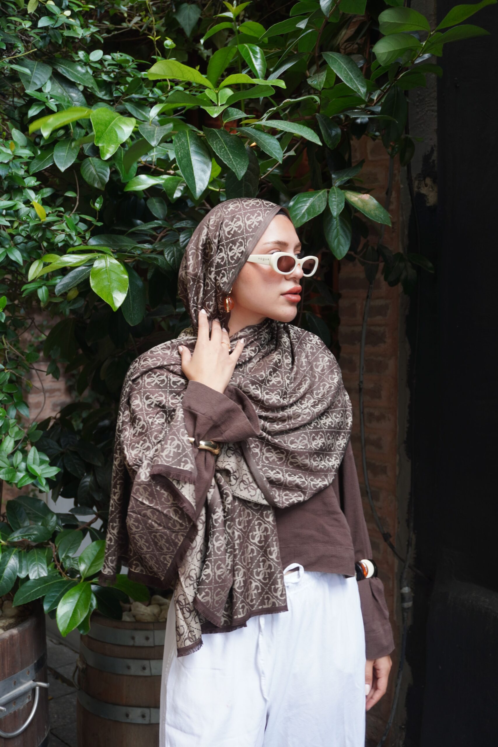 Guess Desen Kendinden Dokulu Desenli İtalyan Şal-10011-Kahve - Görsel 5