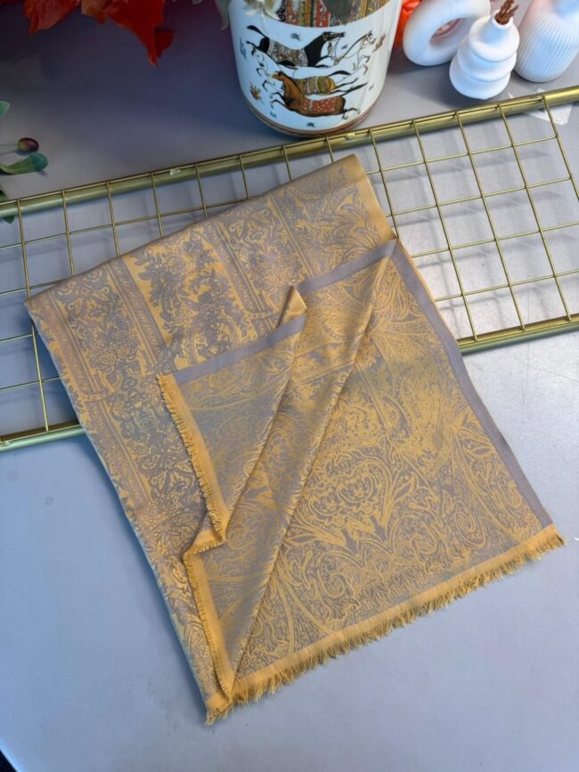 Liva Kendinden Dokulu Çift Taraflı İpek Şal - 9897 - Latte